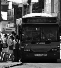 Los menores de 25 años y familias numerosas viajarán gratis en autobús